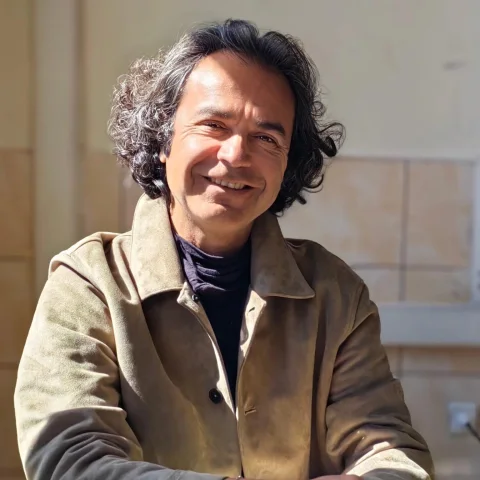 Ahmet ÇAPAR sanatçı portresi