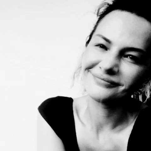 Özlem KILIÇ SOMAN sanatçı portresi