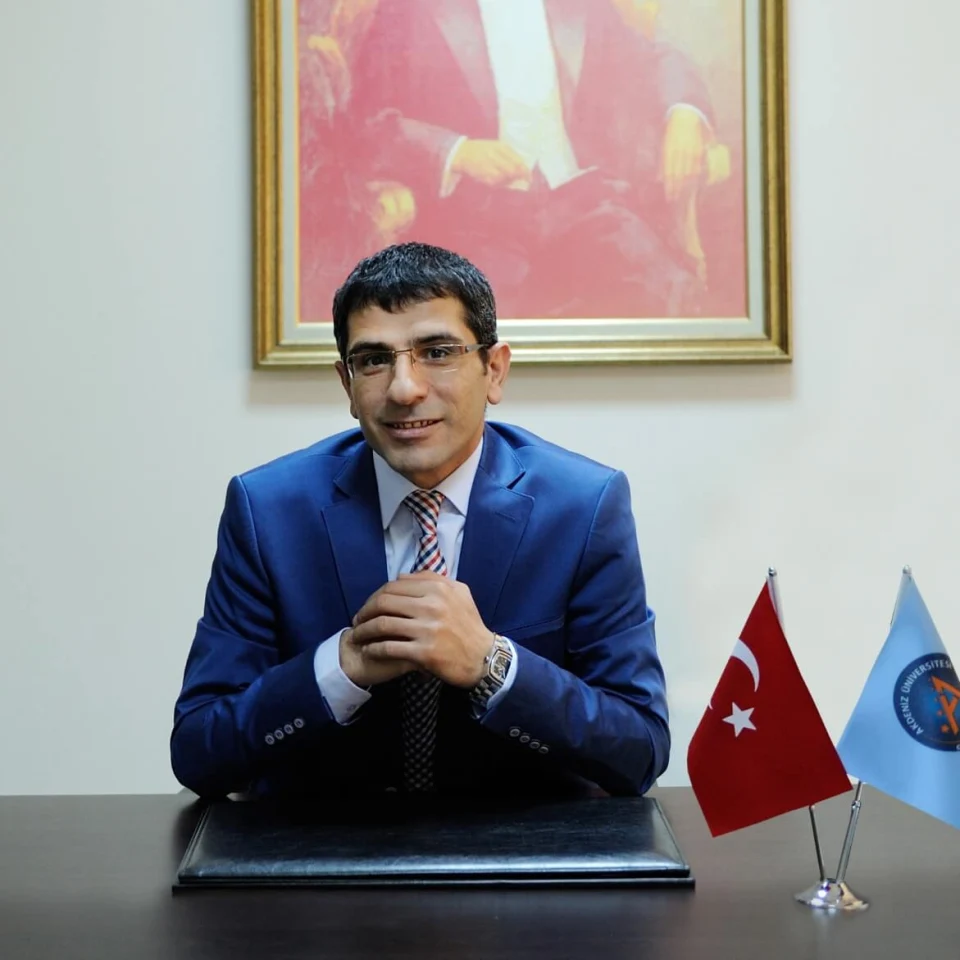 Aydın ZOR sanatçı portresi